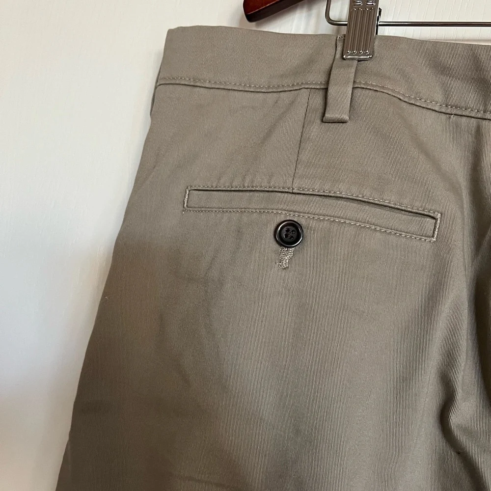 Dockers easy‎ khaki classic fit stretch pants no wrinkles size 40x30 NEW!